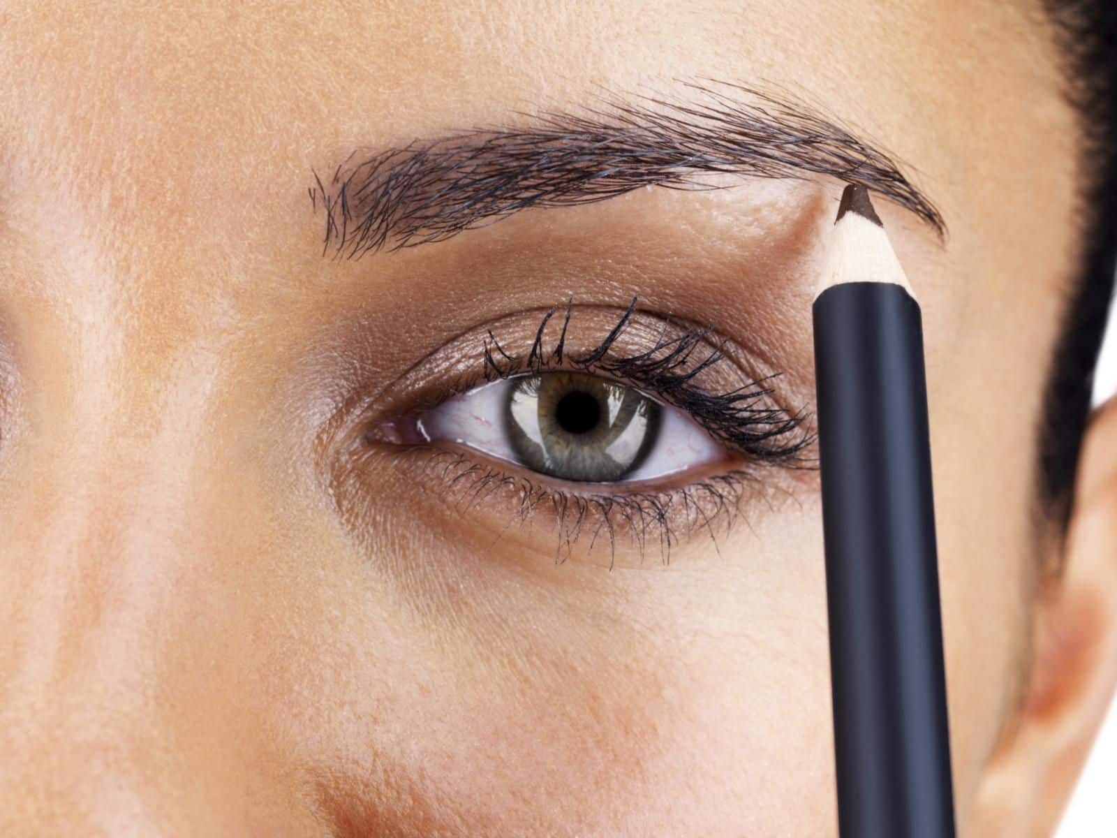 أحدث طرق لرسم الحواجب بشكل مثالى جامدة