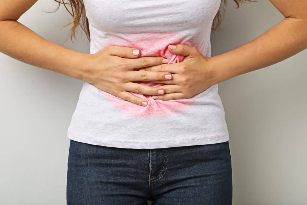 اعراض الدورة الشهرية قبل نزولها للفتيات وللمتزوجات