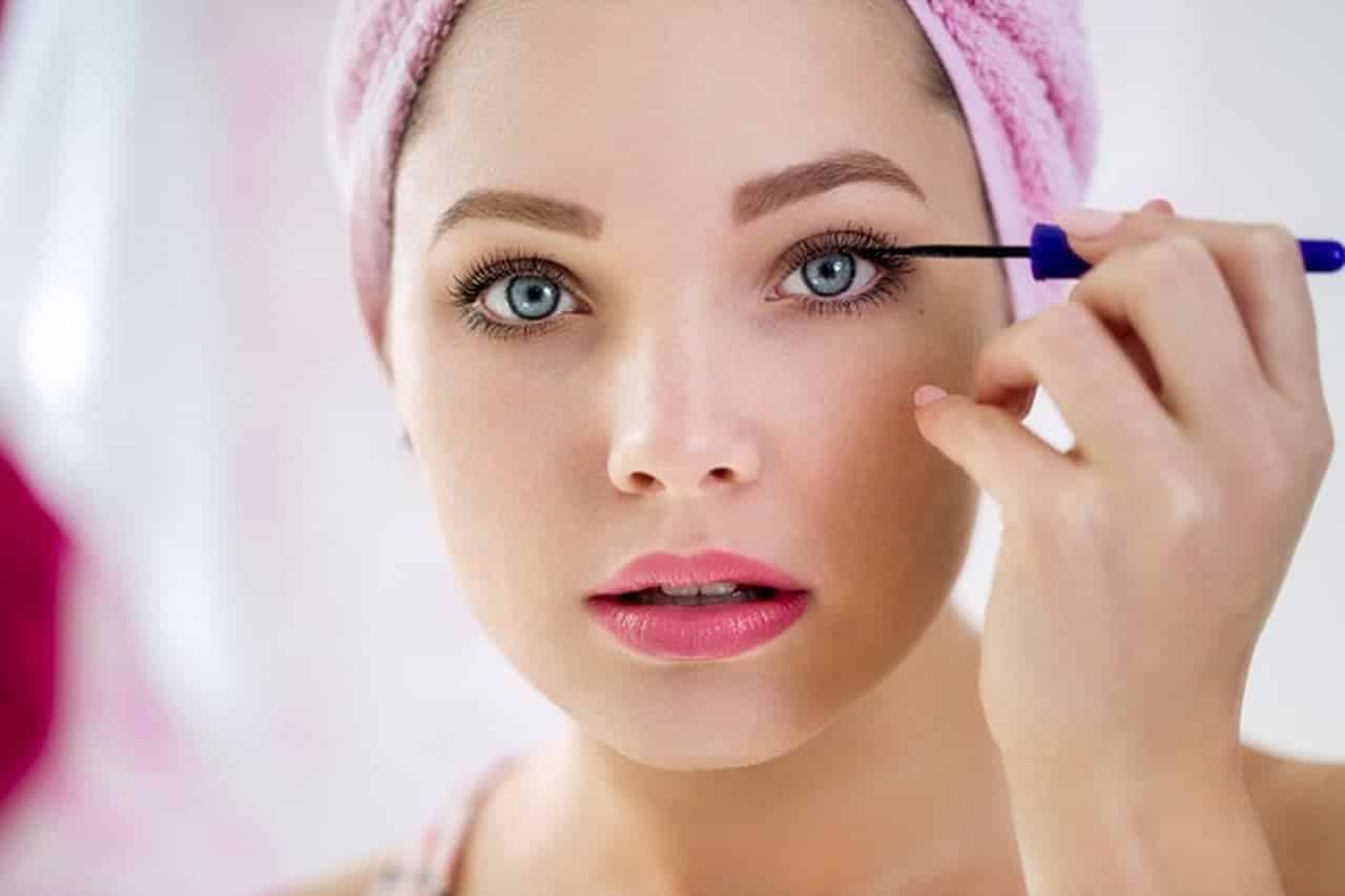 صور مميزة لأفضل الطرق لوضع المكياج جميلة