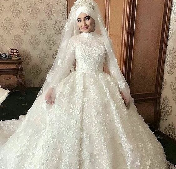 صور أحدث تصميمات لفساتين الافراح جديدة