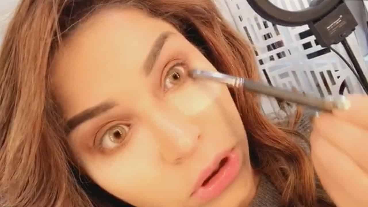 صور أفضل طريقة لوضع المكياج وأساسياته رائعة