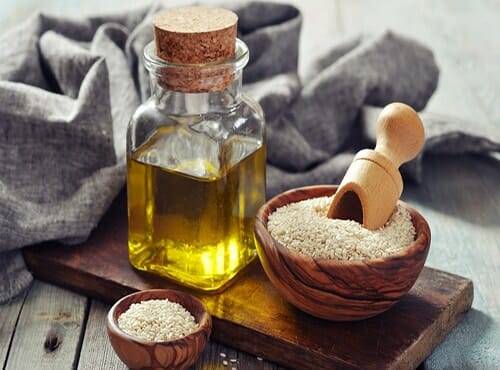 أهم طرق وفوائد زيت السمسم للاطفال الرضع