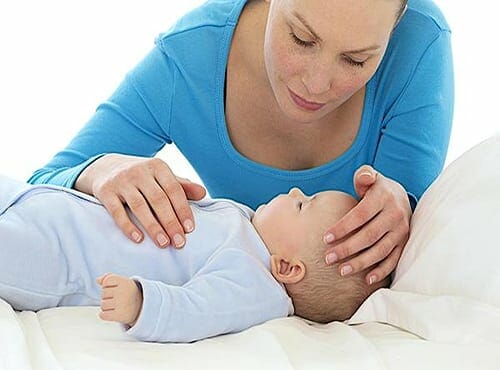 انخفاض درجة حرارة الرضيع وأسباب إنخفاضها المفاجئ