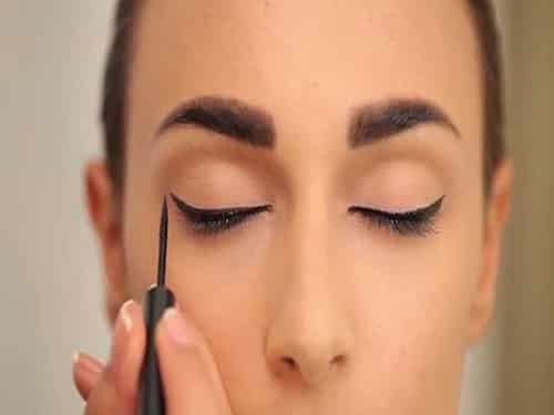 طريقة استخدام قلم الكحل