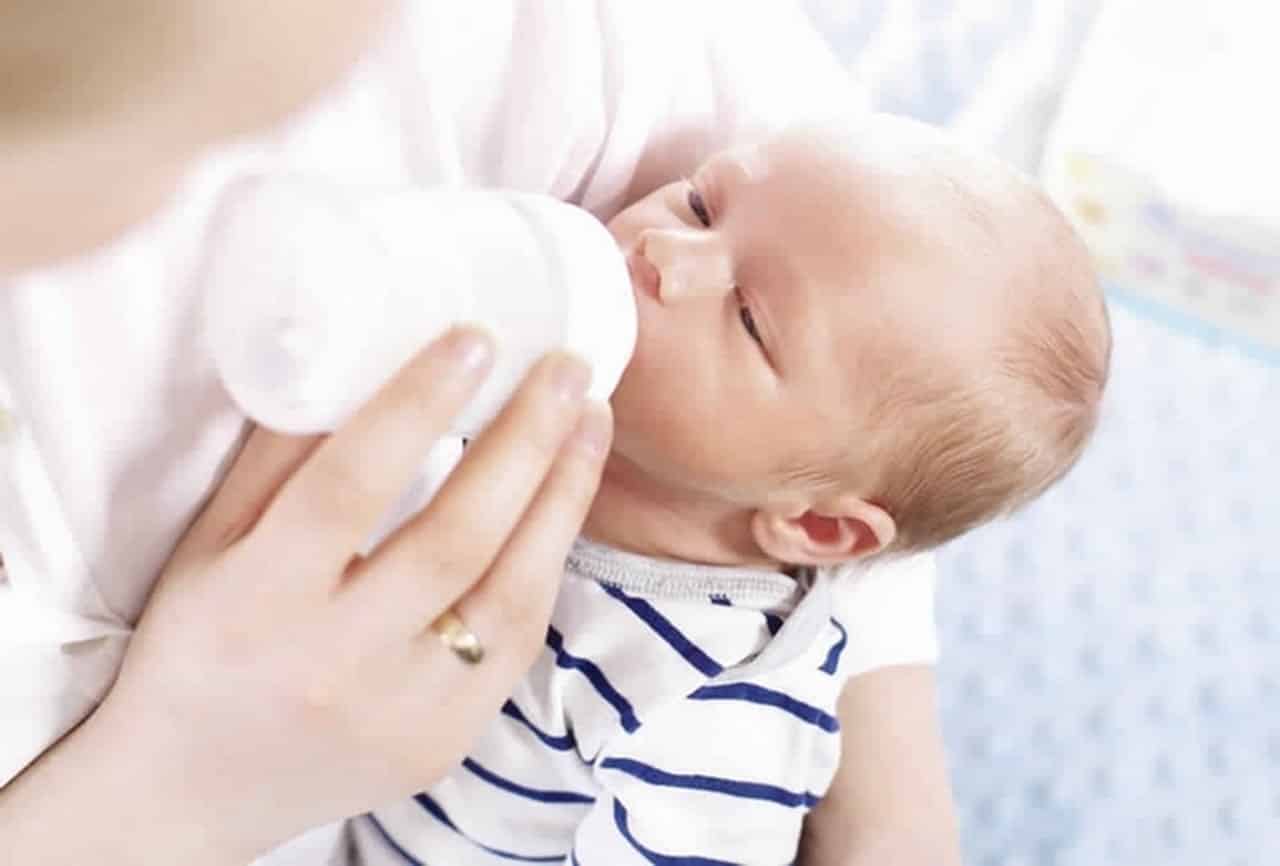 ما هى عدد رضعات الطفل الرضيع حتى الشهر السادس