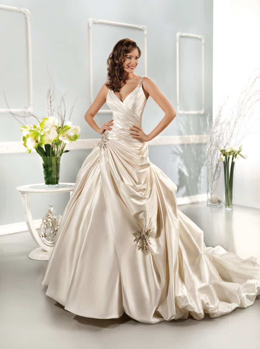 صور مميزة لأجدد تصميمات للأزياء الربيعية تجنن