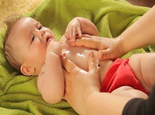 فوائد زيت الزيتون للطفل حديث الولادة