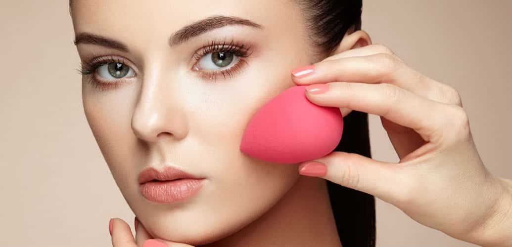 اساسيات طريقة وضع كريم الاساس لاخفاء العيوب