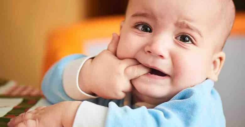 تخفيف وعلاج التسنين عند الاطفال الرضع