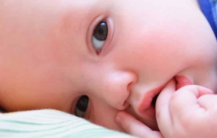 علاج فطريات الفم عند الاطفال في المنزل