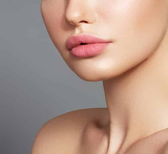 طرق الحصول على شفاه وردية ناعمة