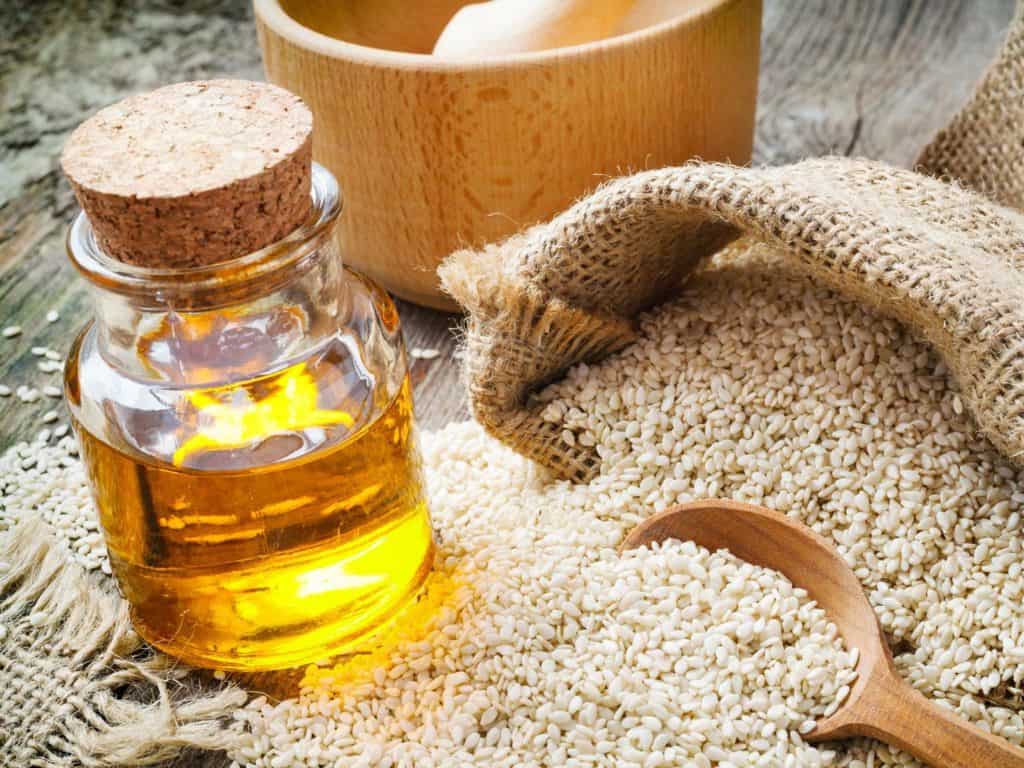 فوائد زيت السمسم للبشرة