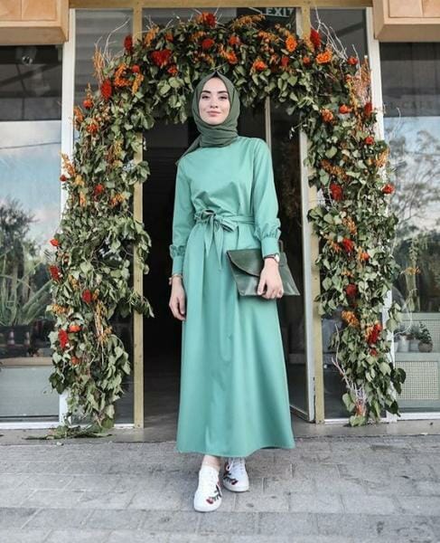 تفصيل فساتين بسيطة شيك جدا رقيقة